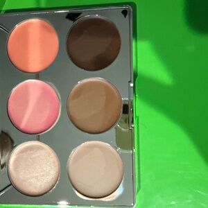 Iconic London multi use palette